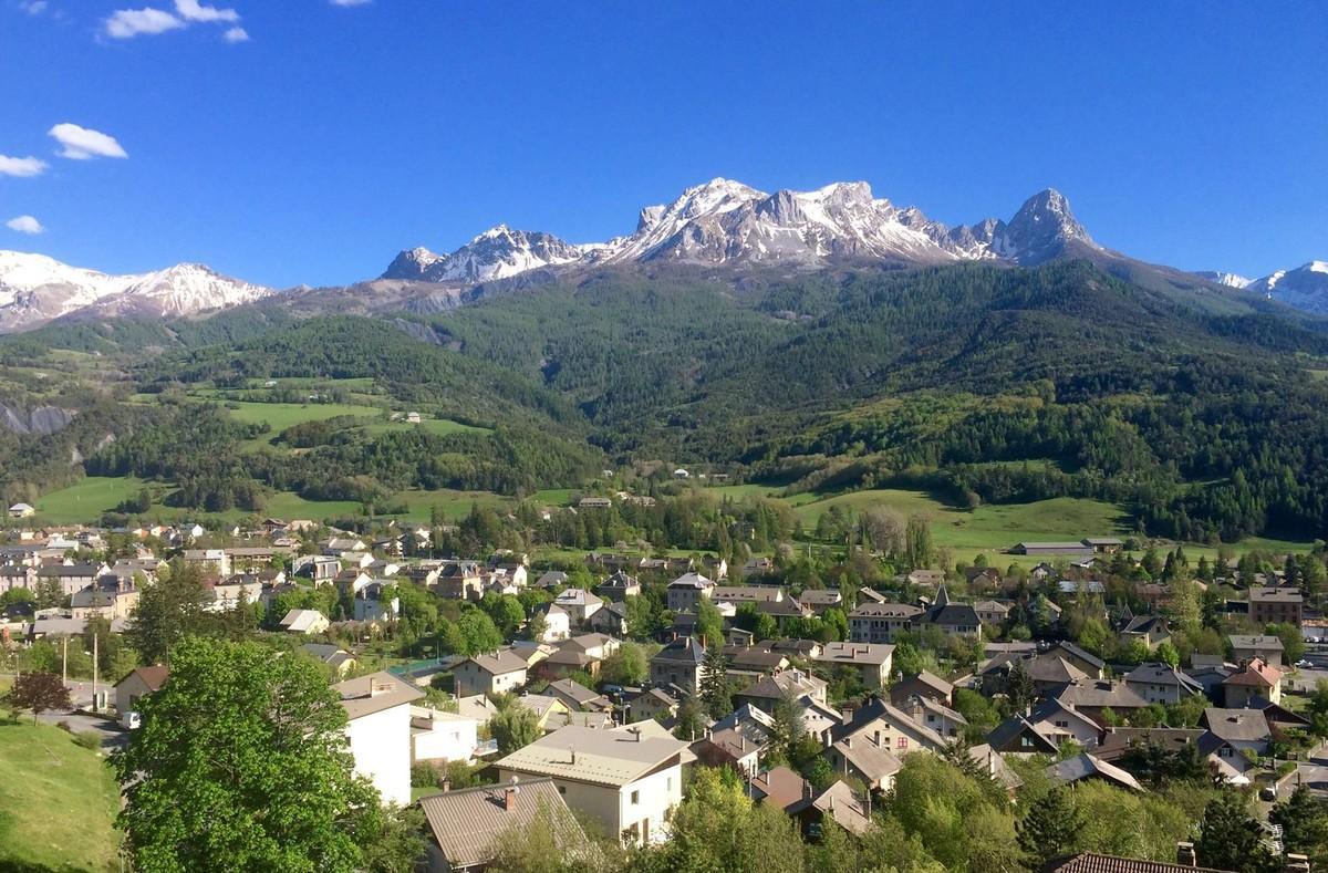 El paradisiaco pueblo de Barcelonnette, en los Alpes franceses, es en la actualidad un destino de turismo de esquí.