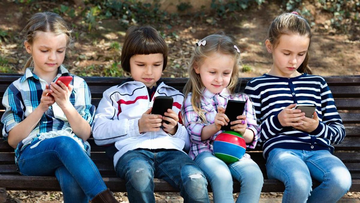 Casi el 70% de los niños reciben un móvil antes de los 9 años