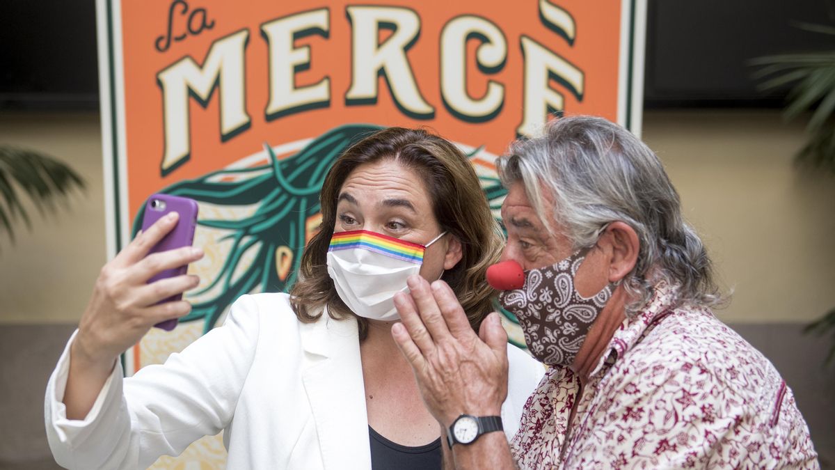 Ada Colau, junto a Tortell Poltrona, pregonero de la Mercè del 2020 Ada Colau, junto a Tortell Poltrona, pregonero de la Mercè del 2020