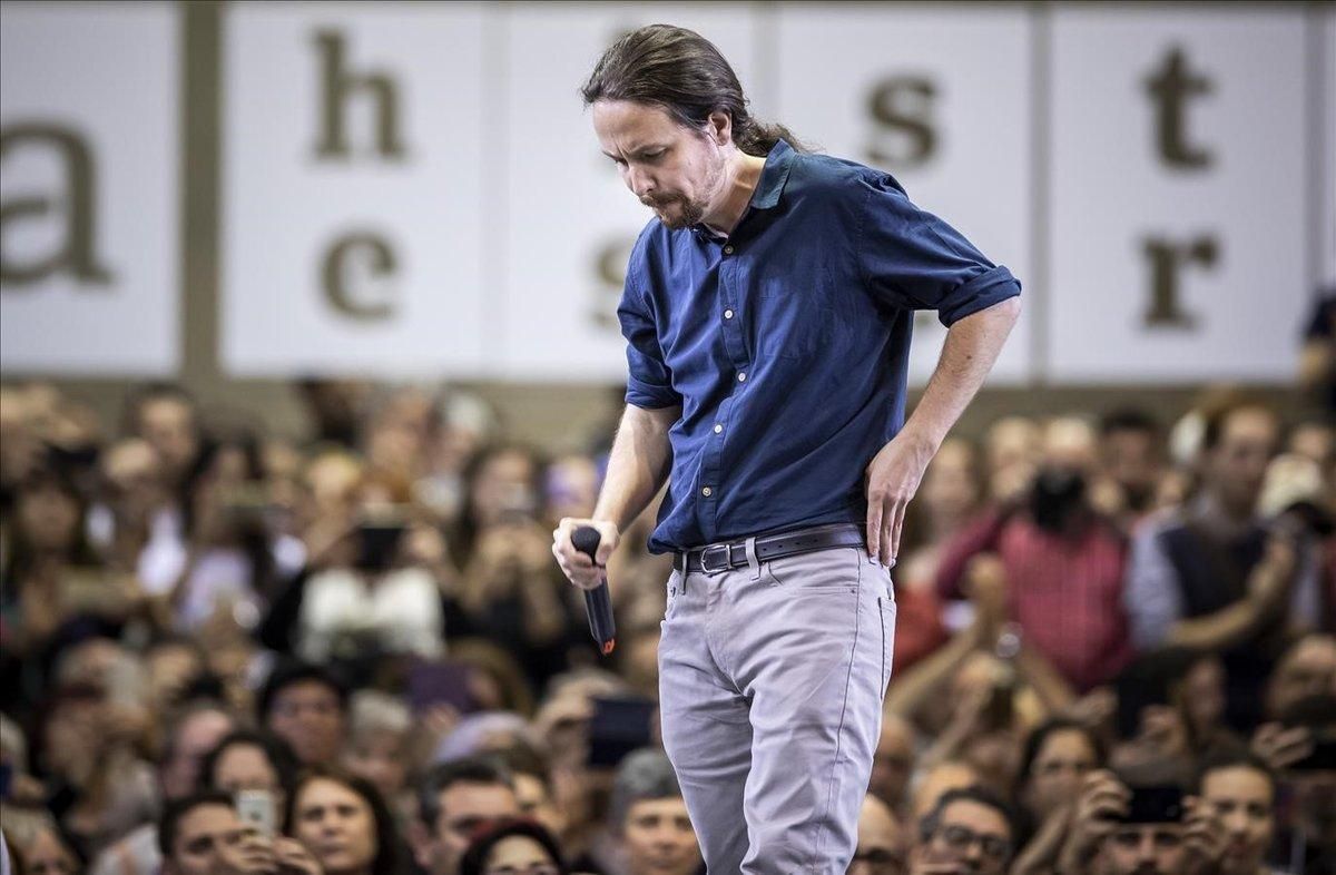 El candidato de Podemos, Pablo Iglesias, cabizbajo durante el mitin celebrado en Valencia. El candidato de Podemos, Pablo Iglesias, cabizbajo durante el mitin celebrado en Valencia.