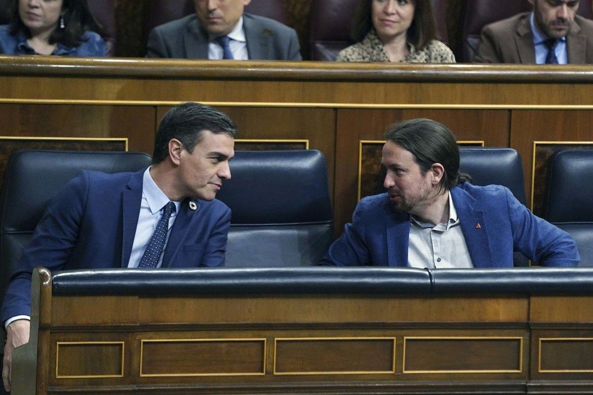 Pedro Sánchez junto a Pablo Iglesias en el Congreso. Pedro Sánchez junto a Pablo Iglesias en el Congreso.