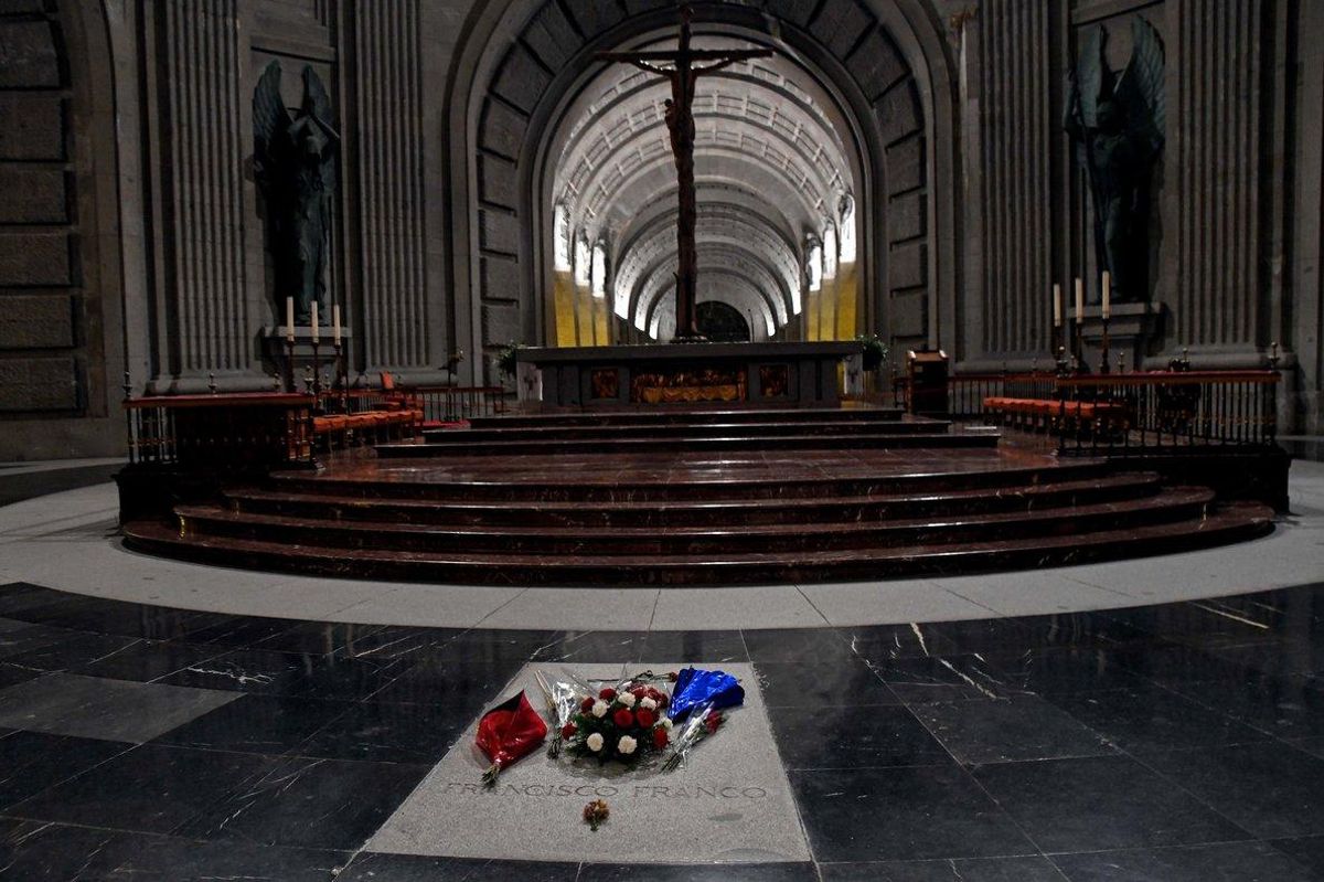 Tumba del dictador Francisco Franco en el Valle de los Caídos. Tumba del dictador Francisco Franco en el Valle de los Caídos.