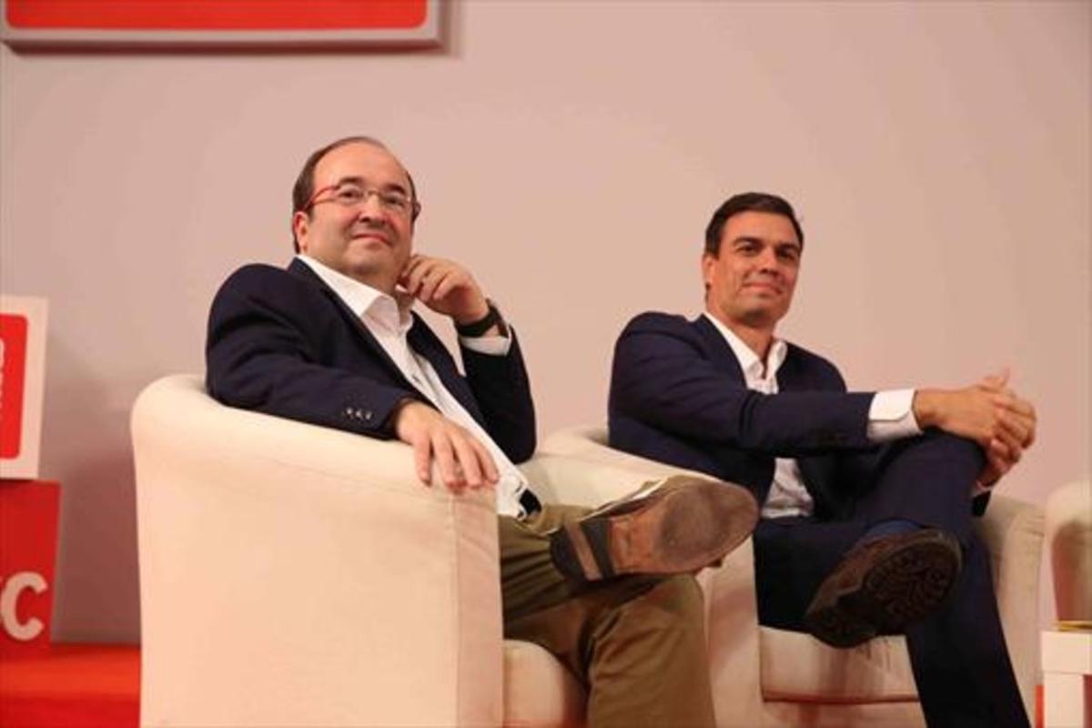Miquel Iceta y Pedro Sánchez, en un encuentro con cargos electos del PSC.