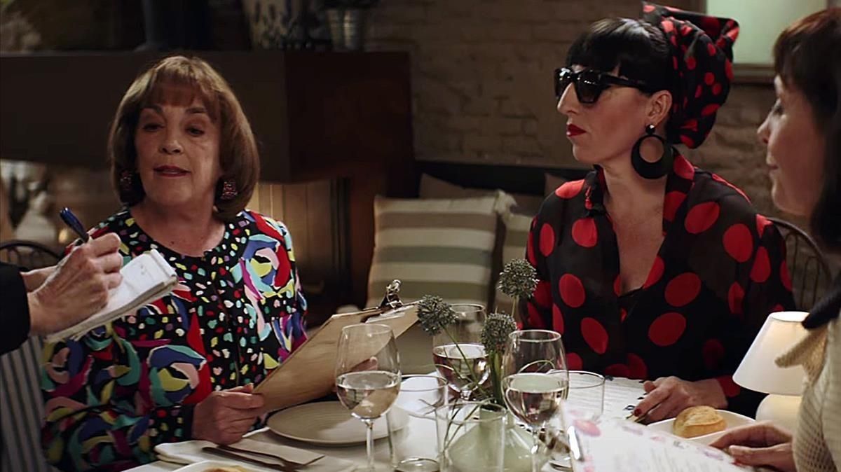 Carmen Maura y Rossy de Palma, en el espot ’Amodio’, de la empresa Campofrío. Carmen Maura y Rossy de Palma, en el espot ’Amodio’, de la empresa Campofrío.