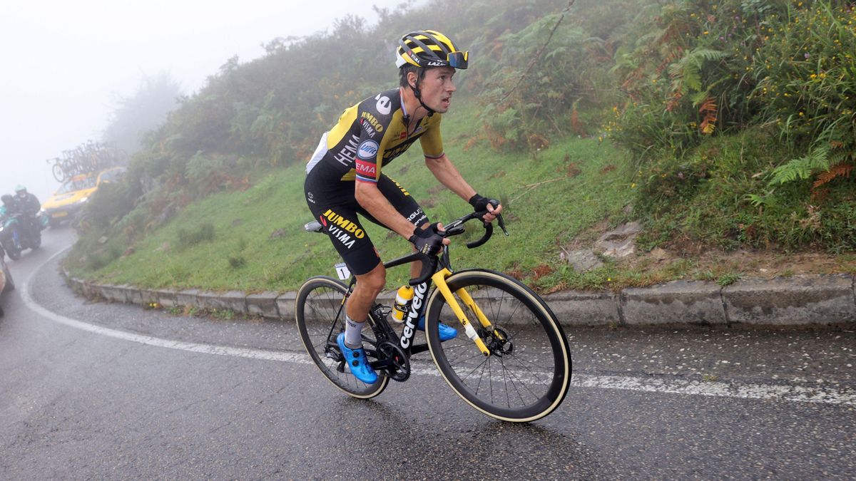 Roglic en la subida en solitario a los Lagos de Covadonga Roglic en la subida en solitario a los Lagos de Covadonga