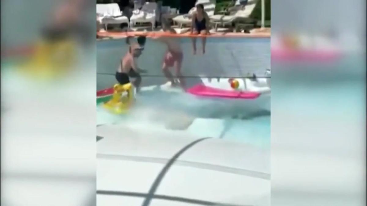Muere un hombre succionado por un boquete en el suelo de una piscina en Israel.