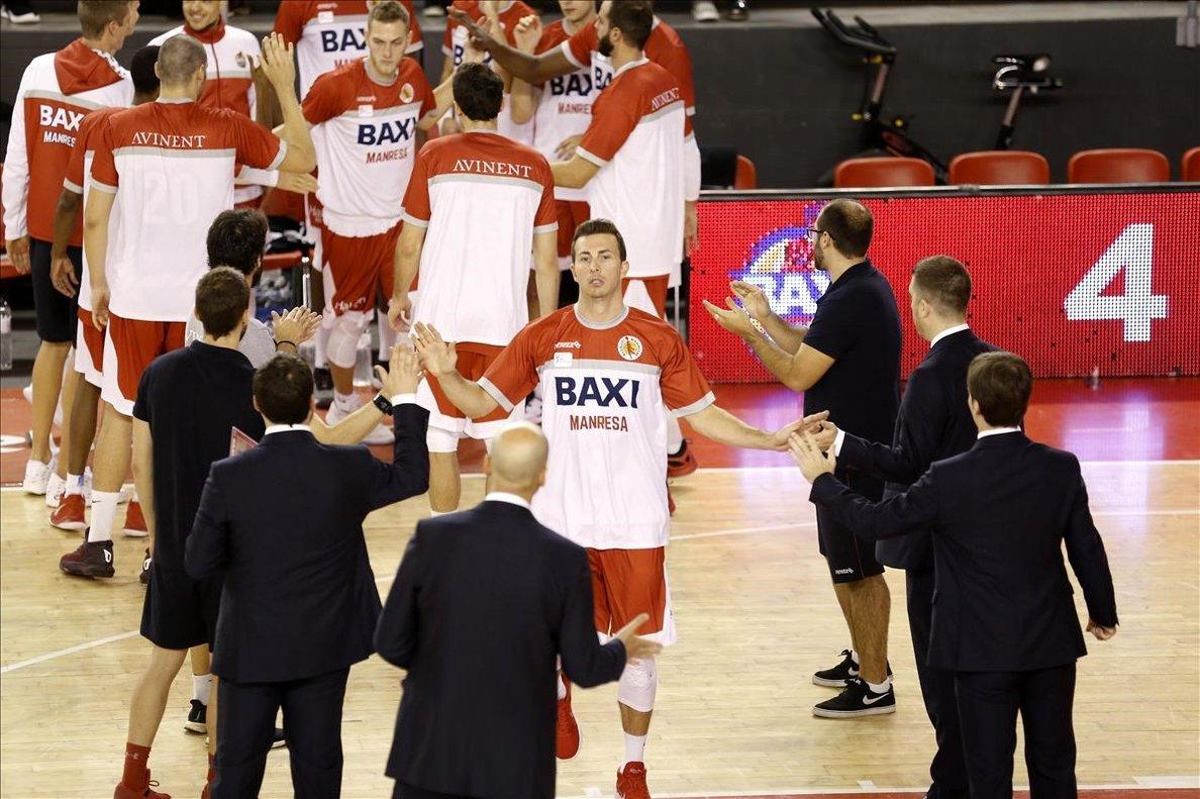 El equipo del Baxi Manresa salta al campo en un reciente partido de Liga El equipo del Baxi Manresa salta al campo en un reciente partido de Liga