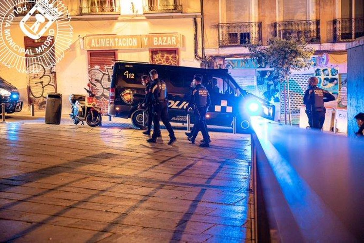 Agentes de la policía en un control. Agentes de la policía en un control.