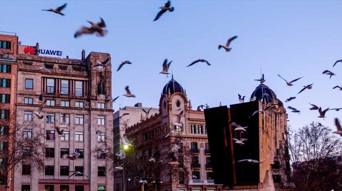 Edificio en plaza Catalunya que podría albergar pisos turísticos . Edificio en plaza Catalunya que podría albergar pisos turísticos .