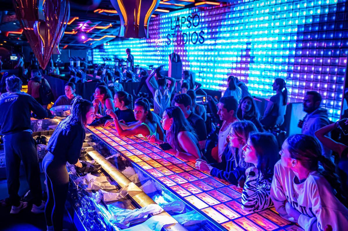 Sesión de ciclismo 'indoor' de Lapso Studios en la discoteca Bling ...
