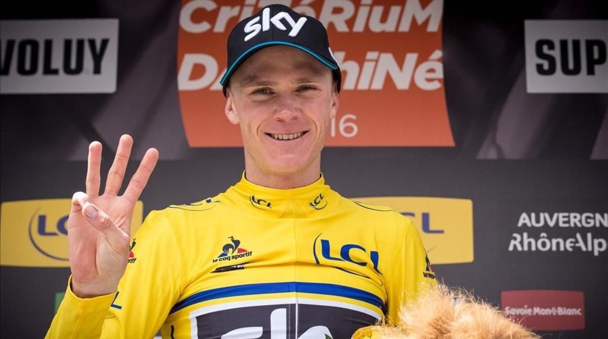 Chris Froome celebra en el podio su tercer triunfo absoluto en el Dauphiné. Chris Froome celebra en el podio su tercer triunfo absoluto en el Dauphiné.