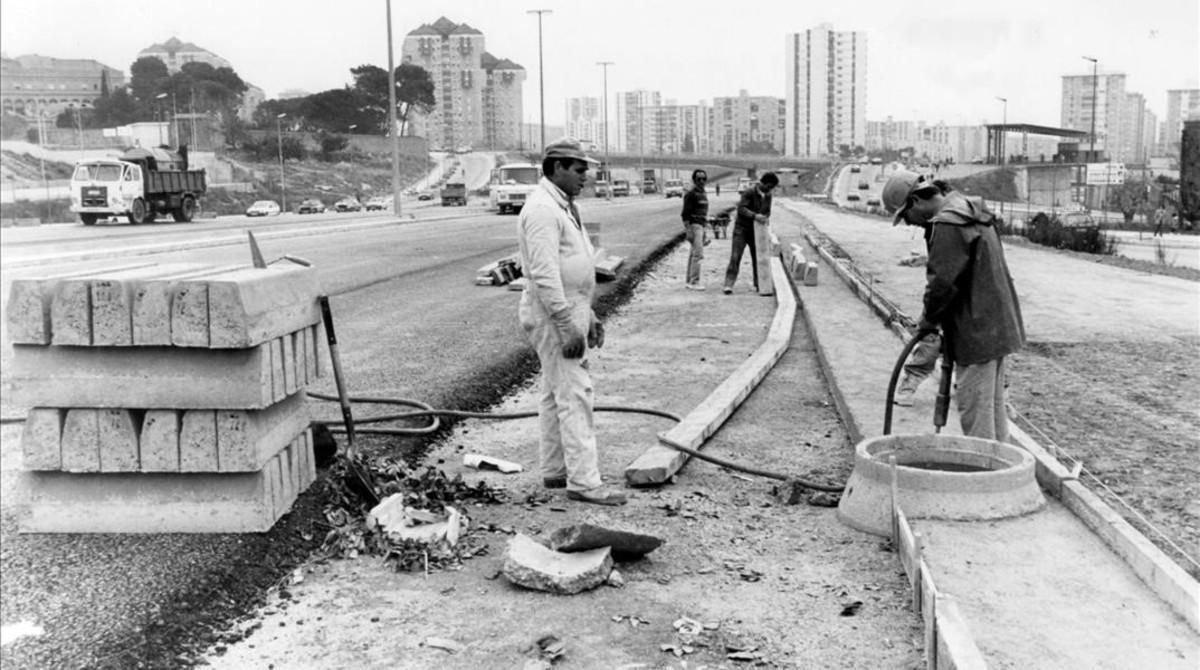 Obras para convertir el segundo cinturón en la Ronda de Dalt, en 1987. 