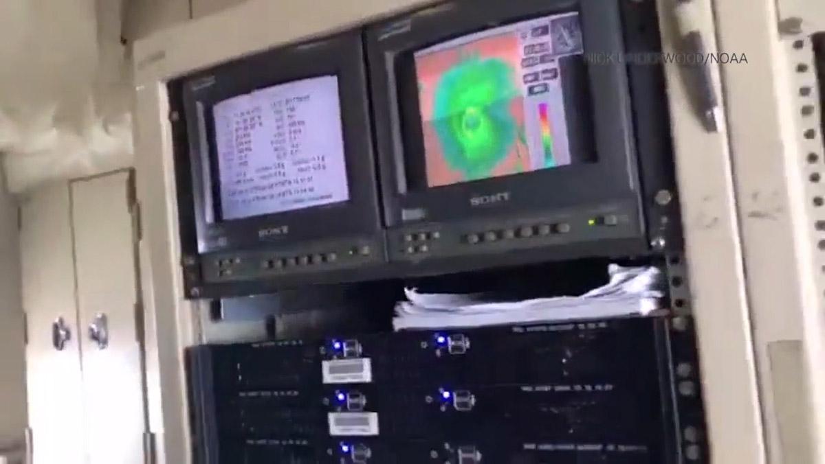  Un avión cruza el ojo del huracán Irma el martes en la mañana, en un vuelo del NOAA (National Oceanic and Atmospheric Administration).