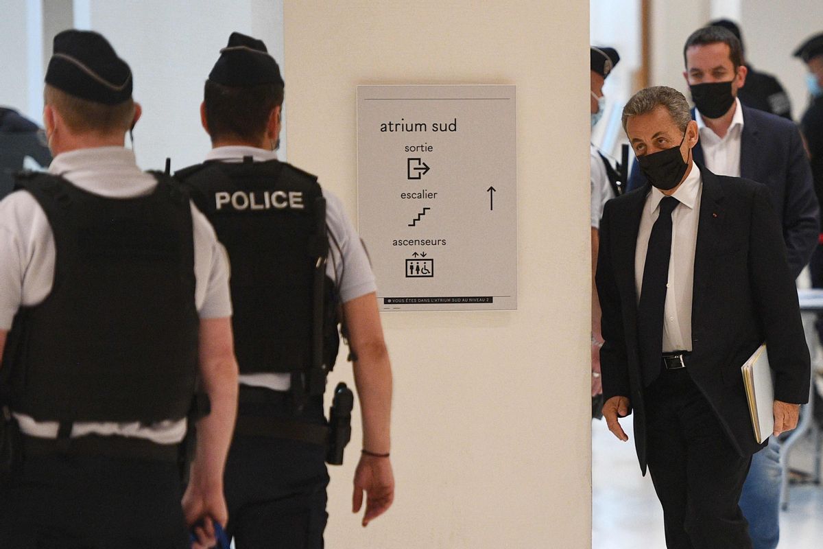 Sarkozy llega al juzgado para declarar. Sarkozy llega al juzgado para declarar.