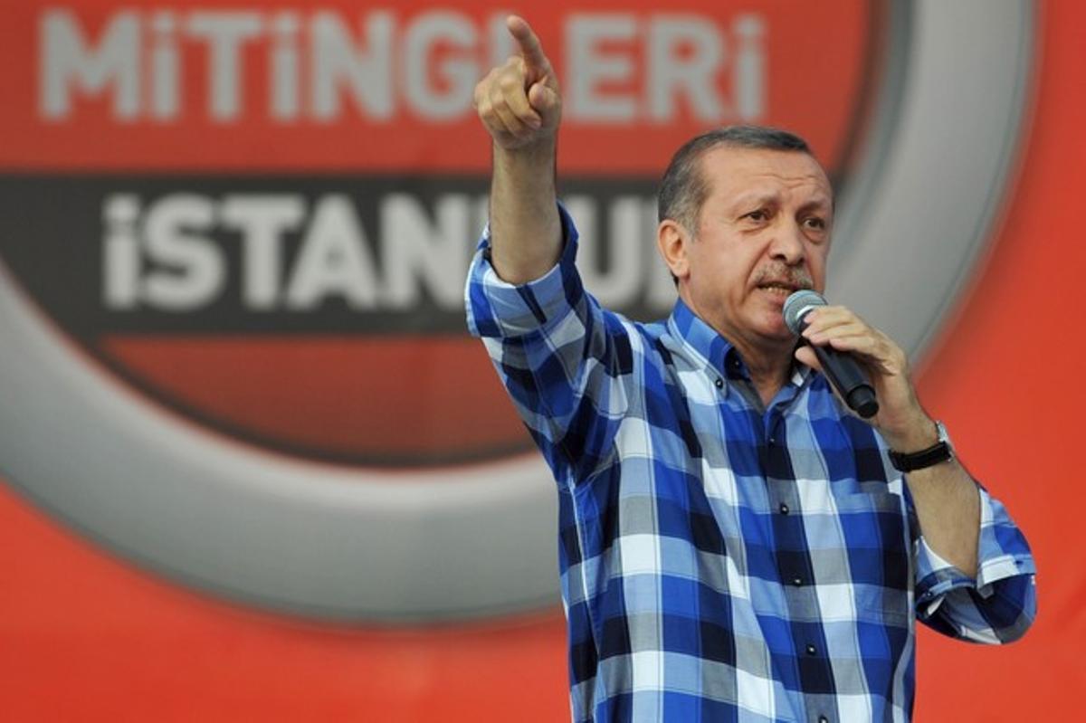 Recep Tayyip Erdogan, durante un mitin ante unas 100.000 personas en Estambul, este domingo.