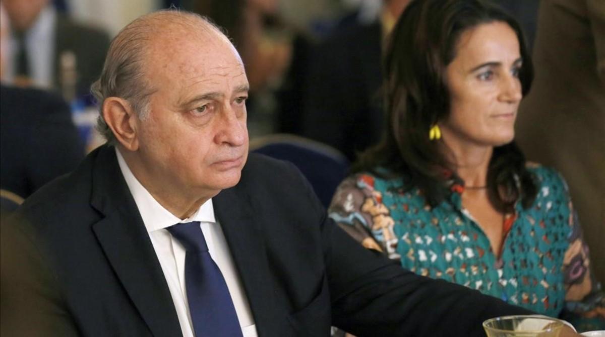 Fernández Díaz censura la comisión sobre la 'operación Catalunya'