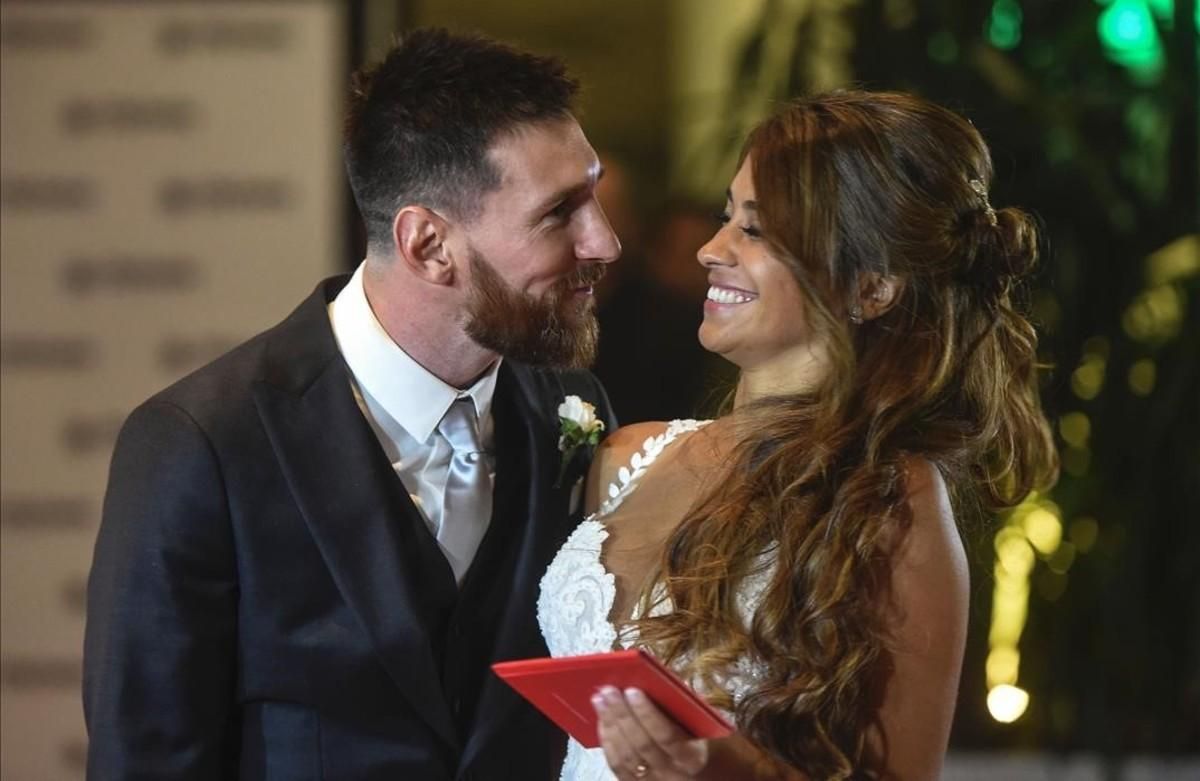 Leo Messi y su mujer Antonella Roccuzzo, minutos después de la boda. Leo Messi y su mujer Antonella Roccuzzo, minutos después de la boda.
