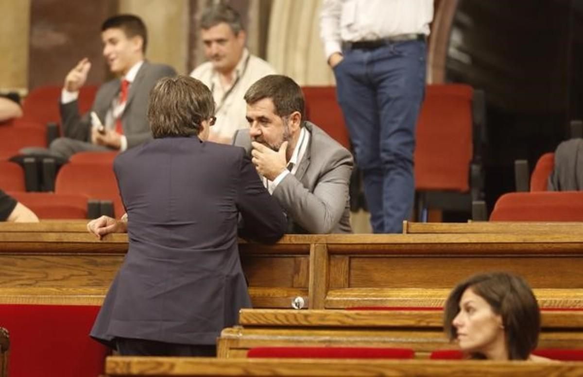 El ’president’ Carles Puigdemont junto a Jordi Sànchez (ANC). El ’president’ Carles Puigdemont junto a Jordi Sànchez (ANC).