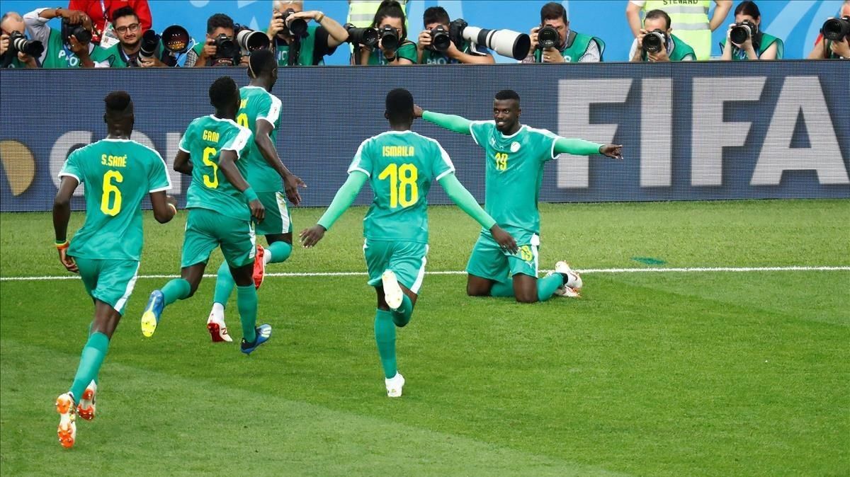 Los jugadores senegales celebran el segundo gol. Los jugadores senegales celebran el segundo gol.