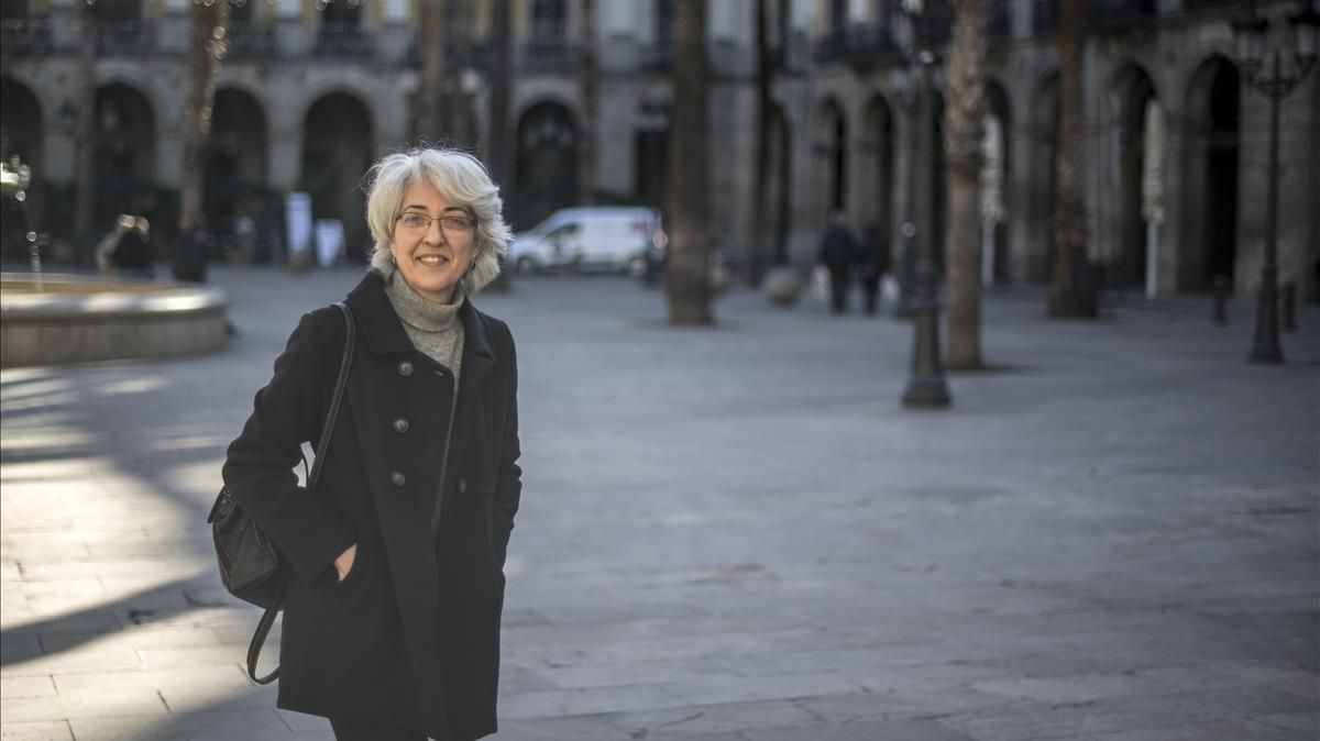 Barcelona 03 12 2020 Barcelona Anna Menendez presidenta de la FAVB fotografiada en la placa Reial Fotografia de Jordi Cotrina Barcelona 03 12 2020 Barcelona Anna Menendez presidenta de la FAVB fotografiada en la placa Reial Fotografia de Jordi Cotrina