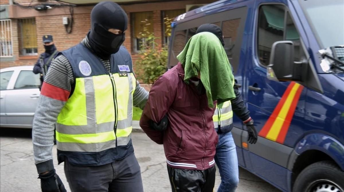 Momento de la detención de un presunto yihadista. Momento de la detención de un presunto yihadista.