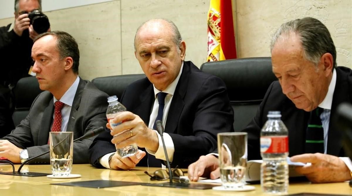 El ministro del Interior, Jorge Fernández Díaz, presidió la mesa de valoracion de la amenaza terrorista. El ministro del Interior, Jorge Fernández Díaz, presidió la mesa de valoracion de la amenaza terrorista.