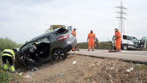 Accidente de tráfico en la A-132 entre Huesca y Ayerbe, cerca de Esquedas, este lunes, en el que ha habido un fallecido y dos heridos.