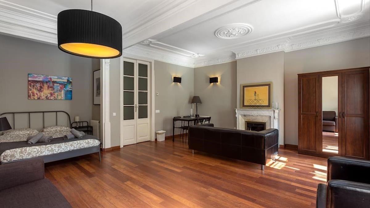 Rebajar autoridad grava Estafador ofrece 90 alojamientos Airbnb realquilando pisos Barcelona