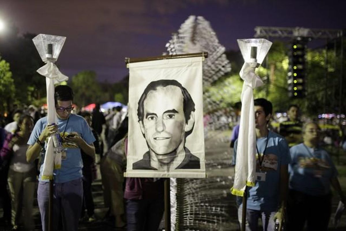 Concentración en memoria de Ignacio Ellacuría en la Universidad Centroamericana de El Salvador, en el 2014 Concentración en memoria de Ignacio Ellacuría en la Universidad Centroamericana de El Salvador, en el 2014