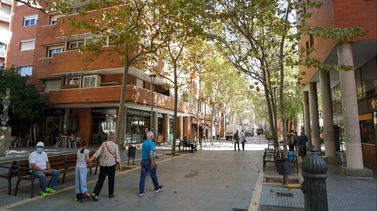 Una calle de Esplugues de Llobregat. Una calle de Esplugues de Llobregat.