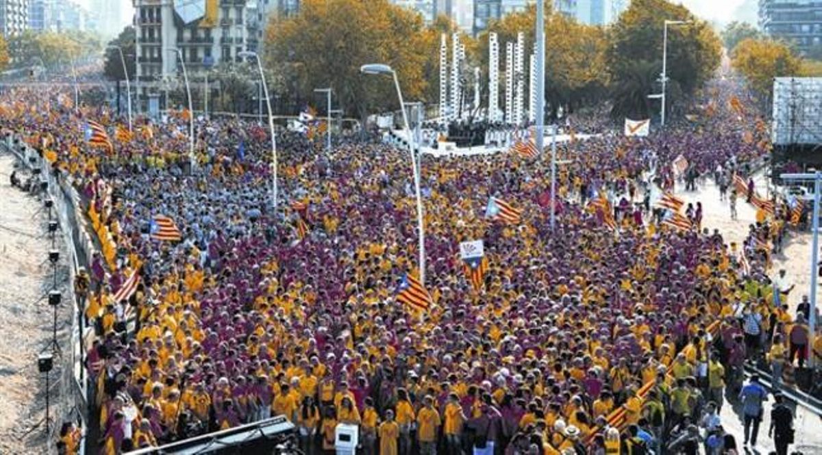 Una vista de la manifestación desde el vértice de la ’V’, en la plaza de las Glòries. Una vista de la manifestación desde el vértice de la ’V’, en la plaza de las Glòries.
