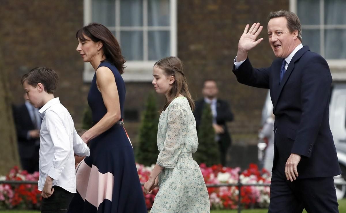 Cameron, con su esposa y sus hijos, en su último día en el 10 de Downing Street, el pasado 13 de julio. Cameron, con su esposa y sus hijos, en su último día en el 10 de Downing Street, el pasado 13 de julio.