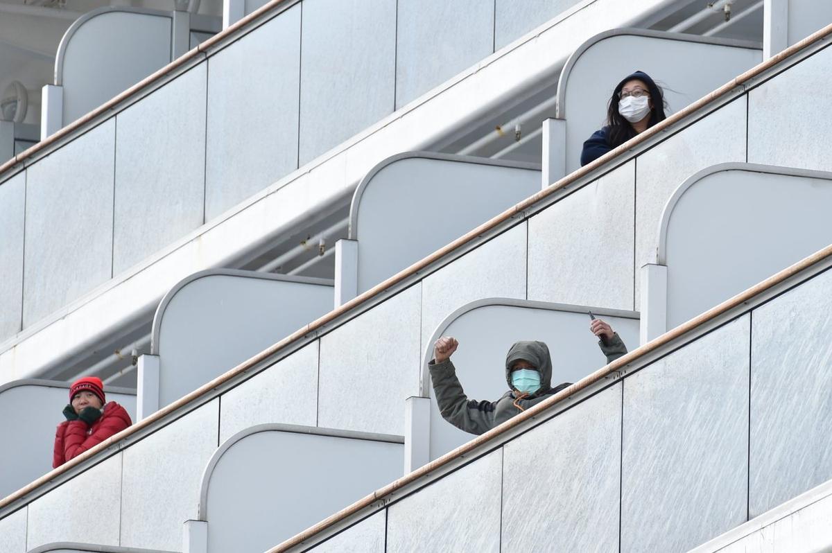 Pasajeros en cuarentena a bordo del ’Diamond Princess, el pasado 6 de febrero en Yokohama.
