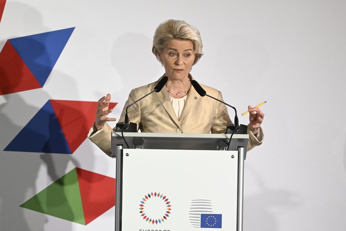 La presidenta de la Comisión Europea, Ursula von der Leyen, tras la cumbre de Praga este viernes.
