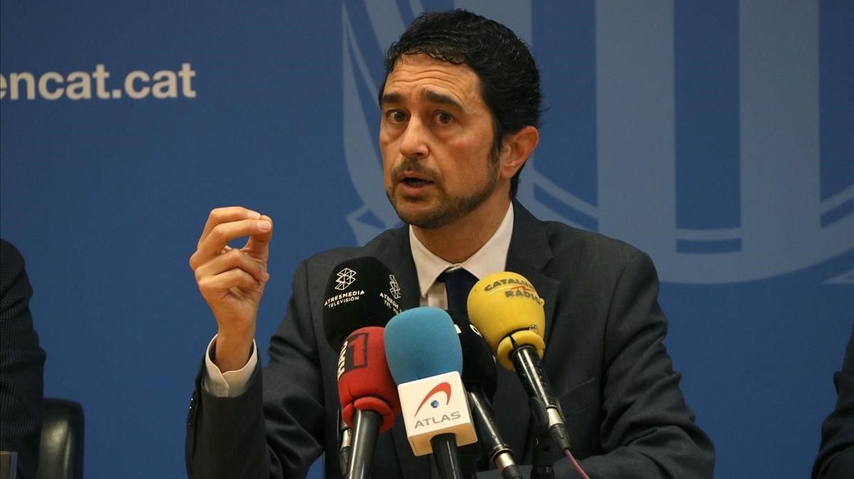 El ’conseller’ Damià Calvet, en una rueda de prensa. El ’conseller’ Damià Calvet, en una rueda de prensa.