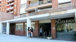 El bloque de pisos de Sant Adrià de Besòs en el que una mujer ha matado a su padre a cuchilladas.