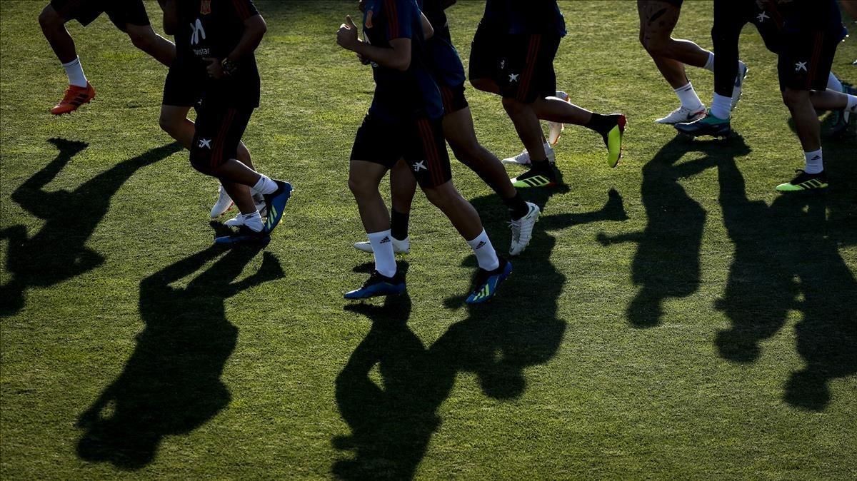 Los jugadores de la selección española se entrenan en Krasnodar. Los jugadores de la selección española se entrenan en Krasnodar.