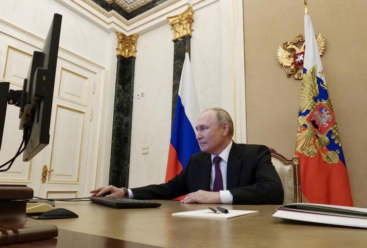 El presidente ruso, Vladimir Putin, vota electrónicamente en el Día de las Votaciones, elecciones parciales rusas, el 8 de septiembre. El presidente ruso, Vladimir Putin, vota electrónicamente en el Día de las Votaciones, elecciones parciales rusas, el 8 de septiembre.