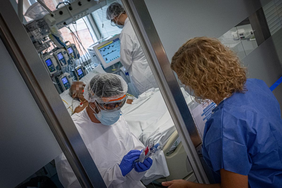 "¿Quién se hará responsable de las muertes por falta de atención médica?" "¿Quién se hará responsable de las muertes por falta de atención médica?"