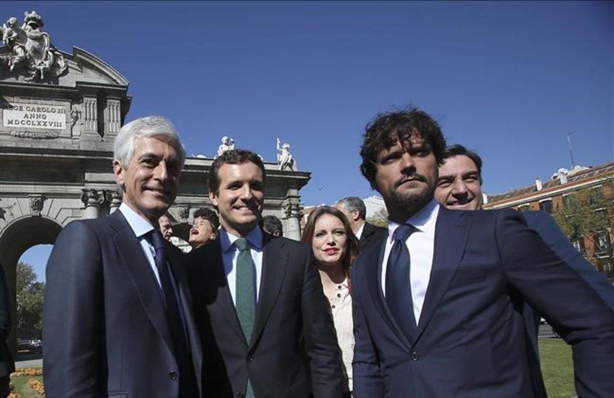 El número dos del PP, Adolfo Suárez Illana, junto a Pablo Casado y otros candidatos al 28-A.