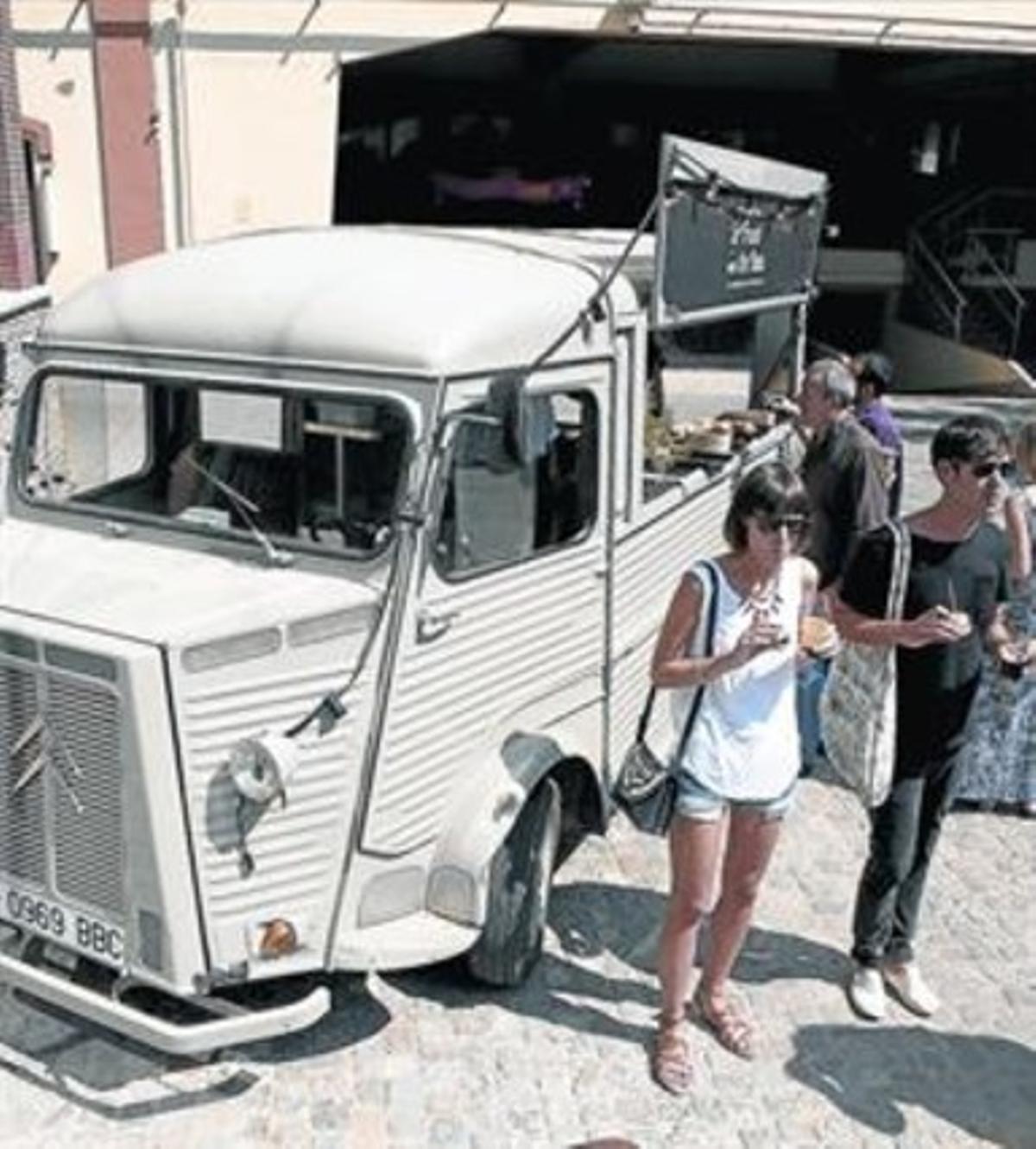 La furgoneta de Mr Frank and the Butis, ayer, en la presentación de Van Van Mercat Gastronòmada.