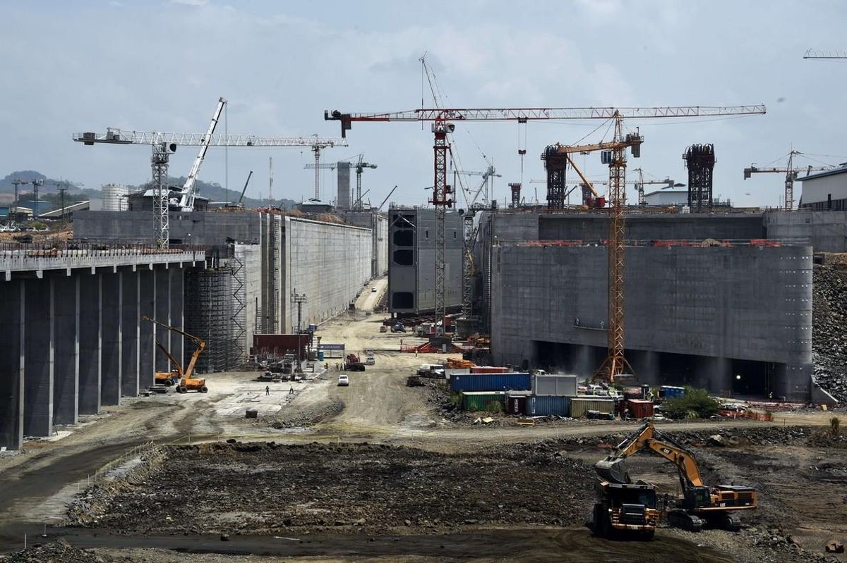 Trabajos de ampliación del Canal de Panamá en abril del 2015. Trabajos de ampliación del Canal de Panamá en abril del 2015.