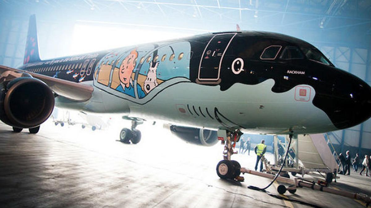 Brussels Airlines transforma un avió en el submarí de Tintín.