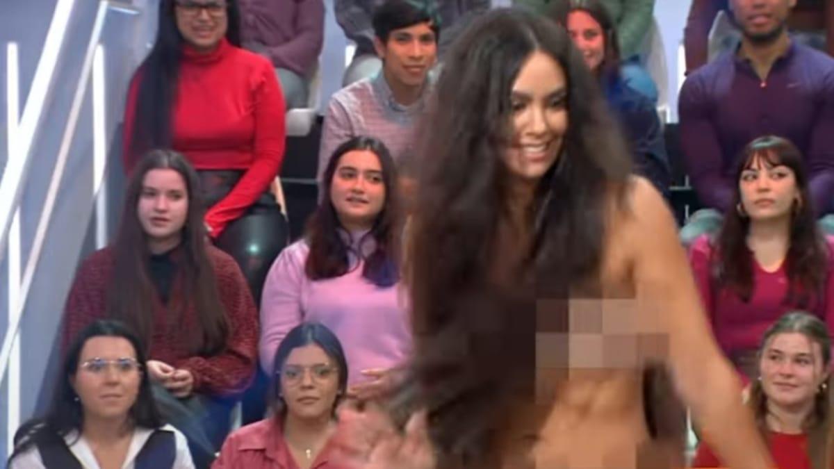 Cristina Pedroche se pasea sin ropa por los platós Antena 3 de dar las Campanadas