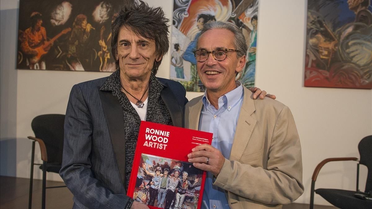 Ron Wood, junto a Emmanuel Guigon, director del Museu Picasso, el lunes, presentando su libro ’Ronnie Wood Artists’. Ron Wood, junto a Emmanuel Guigon, director del Museu Picasso, el lunes, presentando su libro ’Ronnie Wood Artists’.