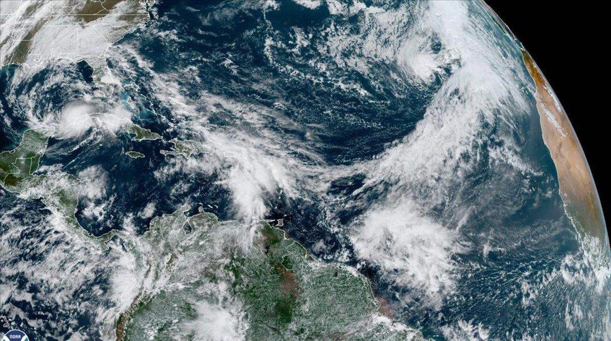 El cicló 'Eta' fueteja Florida després d'arrasar Centreamèrica