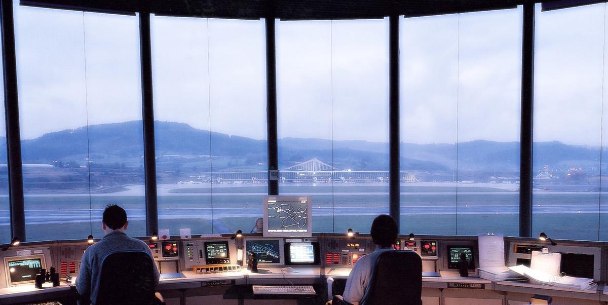 El Gobierno prepara la privatización de las torres de control de 7 aeropuertos españoles