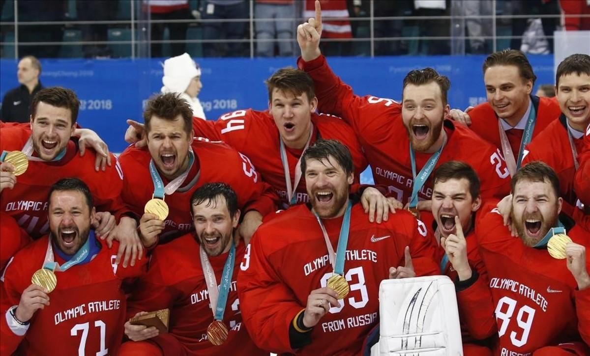 Los jugadores rusos celebran la medalla de oro conquistada ante Alemania. Los jugadores rusos celebran la medalla de oro conquistada ante Alemania.