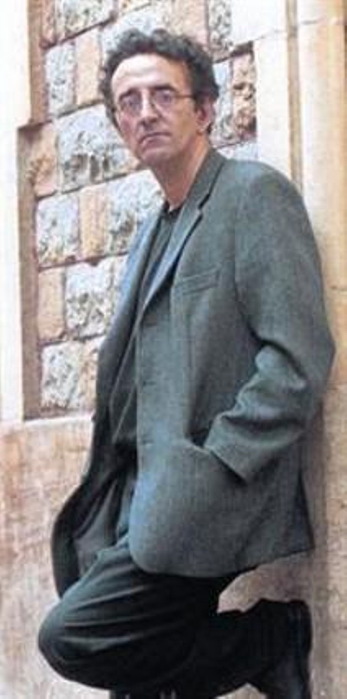Roberto Bolaño, en el paseo de Gràcia de Barcelona, en el 2001. Roberto Bolaño, en el paseo de Gràcia de Barcelona, en el 2001.