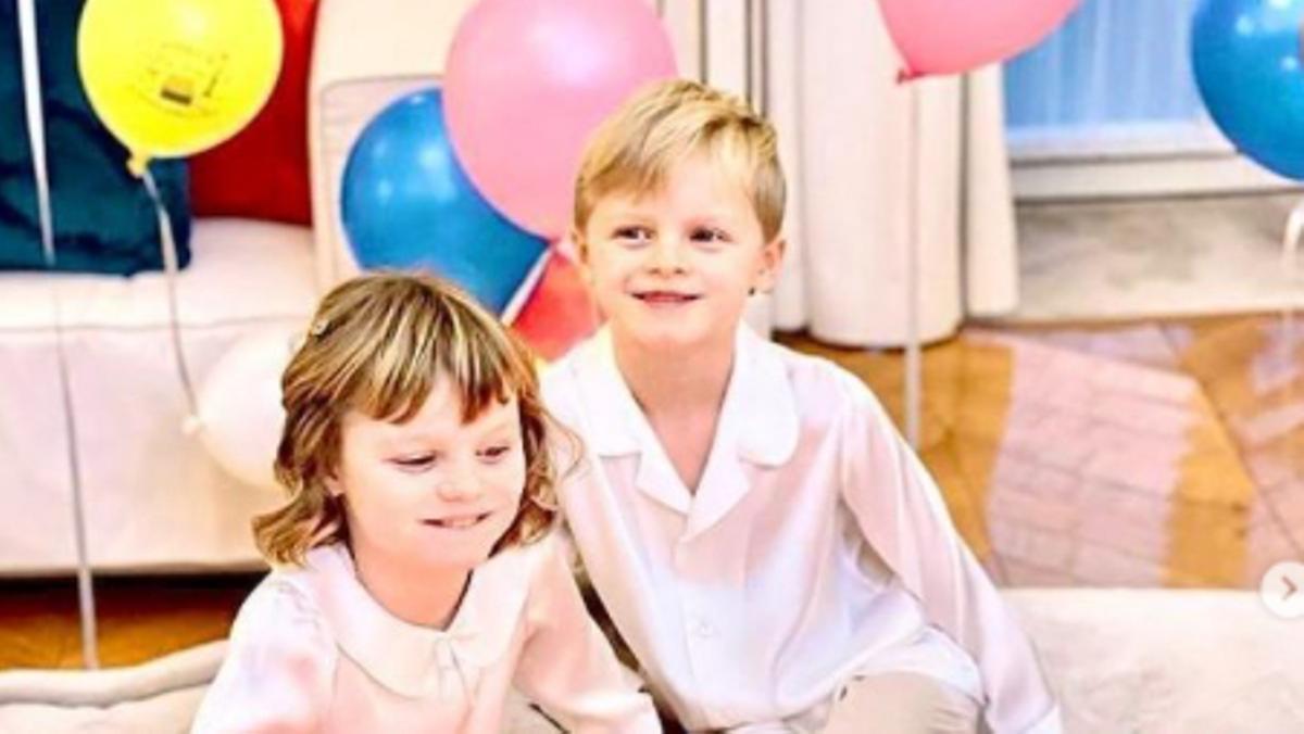 Gabriella y Jacques de Mónaco, en la foto de la fiesta de su 7º cumpleaños, que ha compartido la princesa Charlene en Instagram.